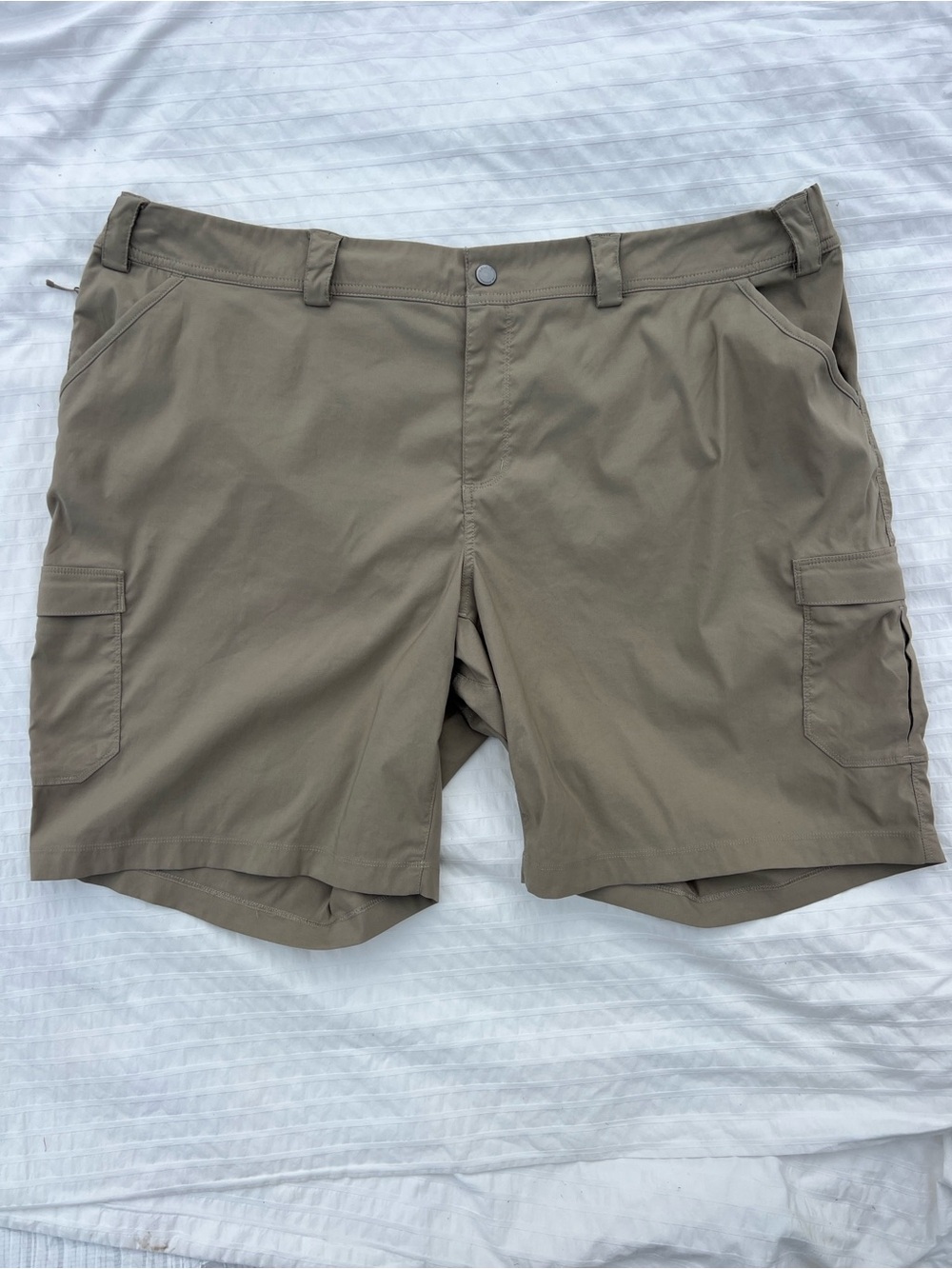 Duluth Trading Co Plus Dry on the Fly 10" Cargo Shorts in Stone Khaki, 26W